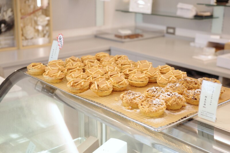 店頭に並ぶ焼き立て商品