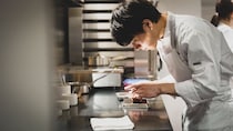 ミシュラン時代のその先へ。“一皿に物語を”髙橋壮幹が手がけるデザートレストラン「Authentic」（代々木公園）の全貌