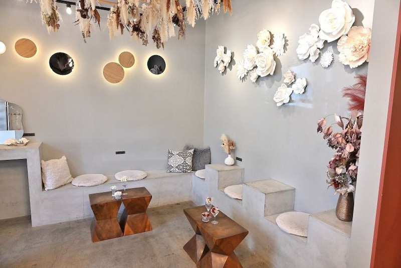 monoGRAM studio caféの内観