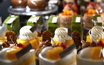 【京都・西陣】洗練されたケーキとショコラを求めて。看板のない隠れ家パティスリー「SHIKI-織-」が織りなすお菓子の世界へ。