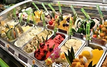 【大阪・なんば】祝15周年！百名店にも選ばれる「ルッジェーリ」のショーケースに輝く、五感で味わう手作りジェラートを堪能せよ