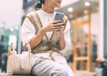 キス寸前で「30万かかる」50代女性が25歳イケメンに母性を刺激され…年下沼にハマった代償