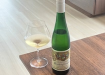 食欲をソソる…！ KALDIの「白ワイン」がエスニック料理に驚くほどマッチ。最強のフレーバーな1本でした