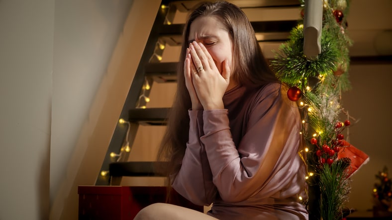 地獄のクリスマス！彼氏が親友と浮気してた…冬に思い出す“最悪の12月24日”エピソード４選