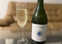 キタ―――！ワイン納めは「KALDI」がベスト♡ 1000円代で“天候と女が最高の国”の泡をゴクリ