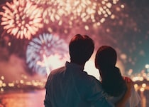 【2025年人気記事】「特等席を予約したから」50代女性が20代イケメンと花火デートに興じた夜。大人の余裕で落とした作戦