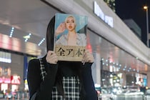 【2025年人気記事】「港区の遊びはやり切った！」アレン様を待ち受けにするギャラ飲み女子、私生活で各界有名人を総ナメ