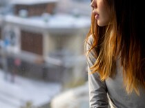 「こんなに虚しいのは初めて」婚外恋愛は“年末年始”に病む。7歳下に振り回される42歳女の孤独