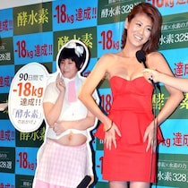 なぜかよく当たる？ 小阪由佳を洗脳した元タレント「人気占い師」の“ネタ元”