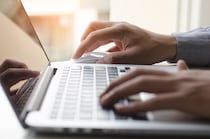 「あまりに生々しかった…」45歳、ハイスぺ男の誤算。彼女のPCに残された“年下男”との記録