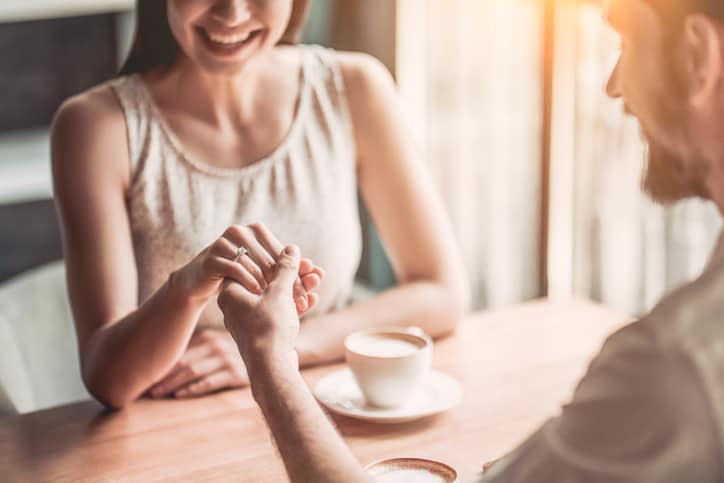 え、親の前でイチャつくの!? 外国人と付き合って「驚いたこと」を聞いた。“察して”文化がないから楽！