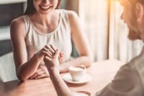 え、親の前でイチャつくの!? 外国人と付き合って「驚いたこと」を聞いた。“察して”文化がないから楽！