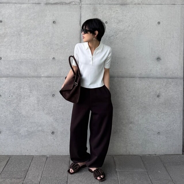 UNIQLOのオフホワイトの「ポロセーター半袖」