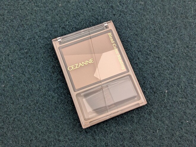 セザンヌ ブレンドカラーシェーディング 03 メリハリトーン 中身（3色パレット）