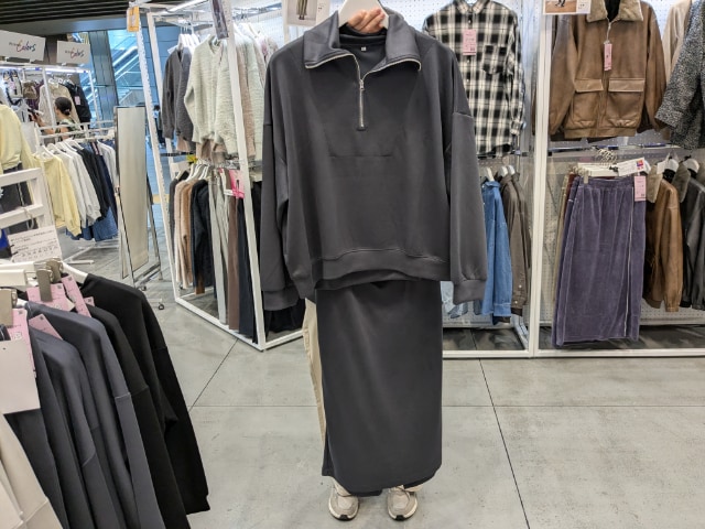 シーンレスハーフジップPOとスカートのセットアップ