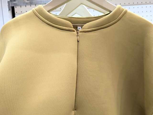 ストレッチライトEXEスキッパープルオーバーのジップ部分