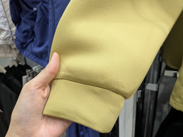 ストレッチライトEXEスキッパープルオーバーの袖