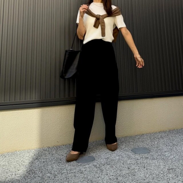 UNIQLOのオフホワイトの「3Dメリノリブクルーネックセーター/5分袖」