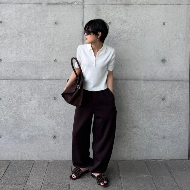 UNIQLOのオフホワイトの「ポロセーター半袖」