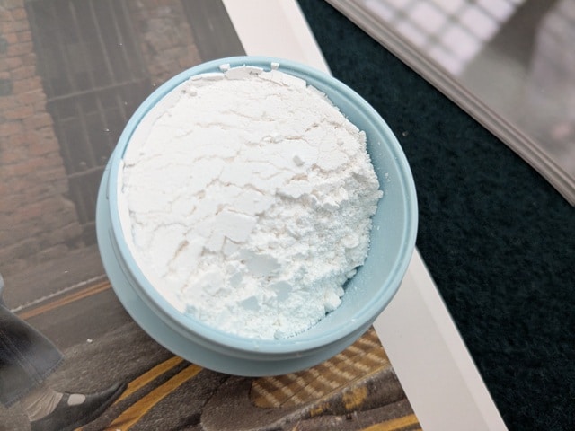 ヒッツディファレント トゥースパウダー プレミアム ブライト 50の中身の写真