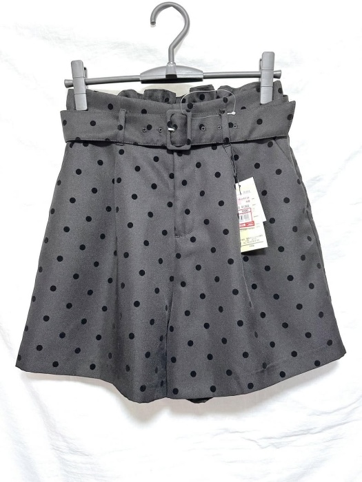 しまむらの「ベルト付きドットショートパンツ」