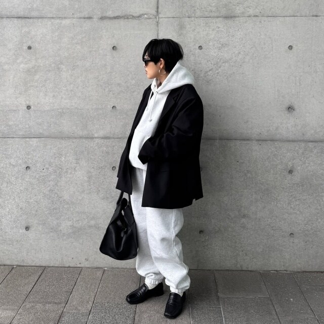 GUのライトグレーの「ヘビーウェイトスウェットワイドイージーパンツ」