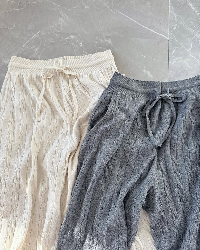 「ラクすぎて他が穿けない！」UNIQLOの“着瘦せニットパンツ”が本気で優秀♡