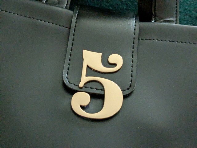 トゥエンティーズショルダーバッグ金属プレート