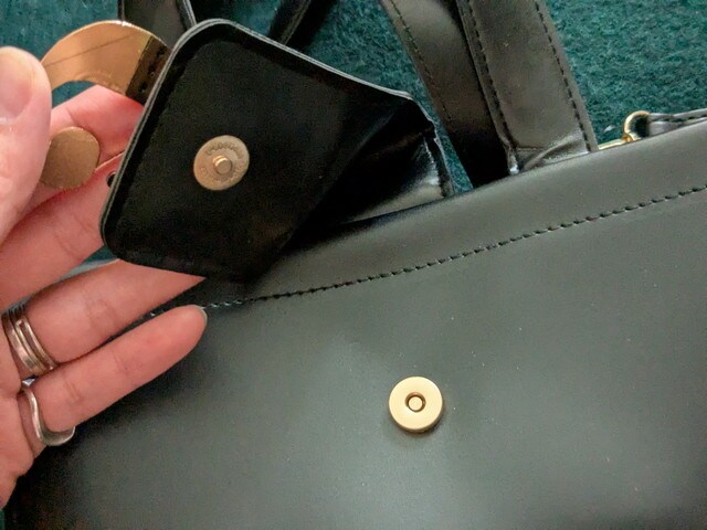 トゥエンティーズショルダーバッグマグネットボタン