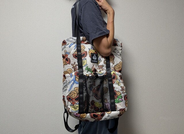 ヒステリックミニトート肩掛けしたところ