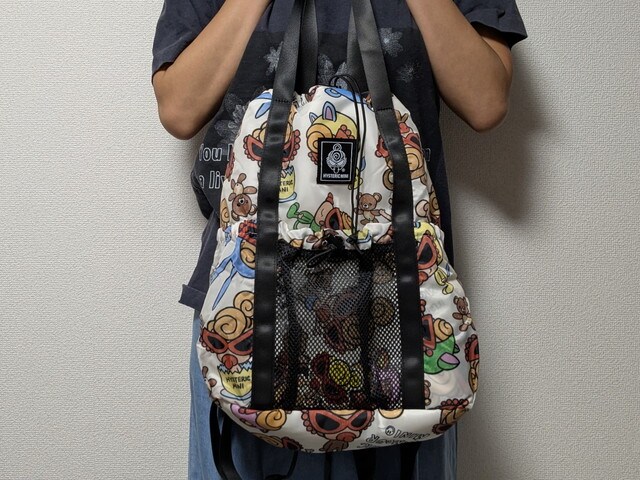 ヒステリックミニトート手に持ったところ