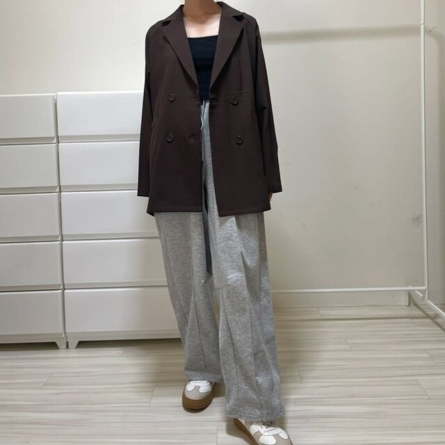 しまむらのブラウンの「ポケット付きテーラードジャケット」