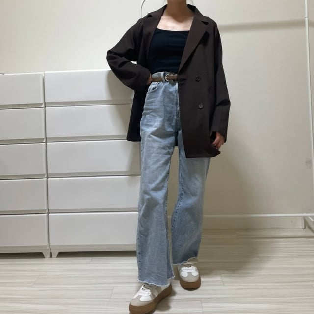 しまむらのブラウンの「ポケット付きテーラードジャケット」