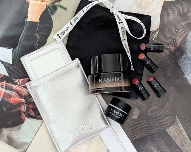 【KANEBO】名品クリーム、人気ファンデも！幻想的なデザインが素敵クリスマスコフレ2025♡