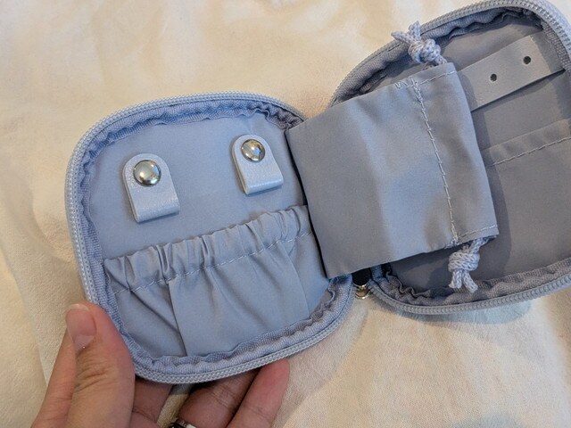 アクセサリーポーチ内部 左側収納