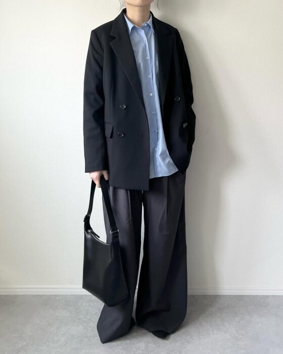 GUのブラックの「ダブルブレストジャケット」