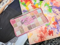 【CANMAKE】40周年記念！“スーパーかわいい！”が詰まった夢の32色パレットが登場♡