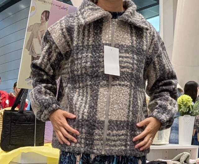 プードルボアジップブルゾンを着用したコーデ