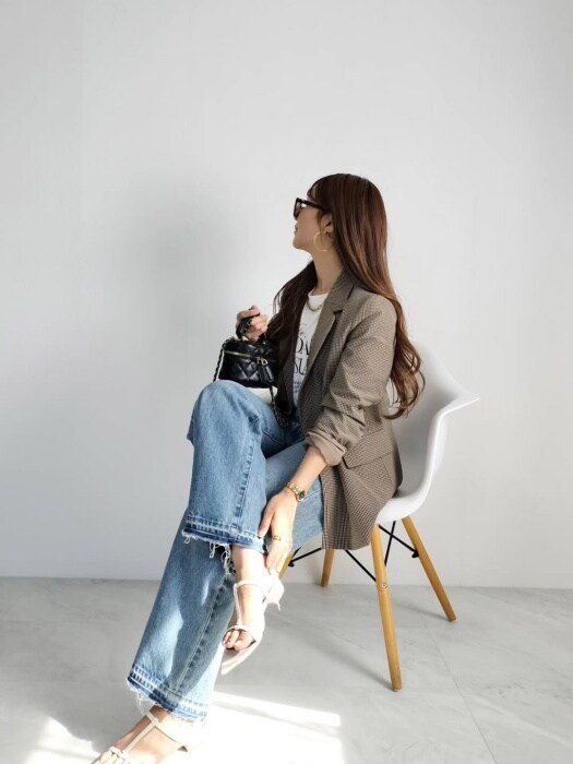 GUのブラウンの「ダブルブレストチェックジャケット」