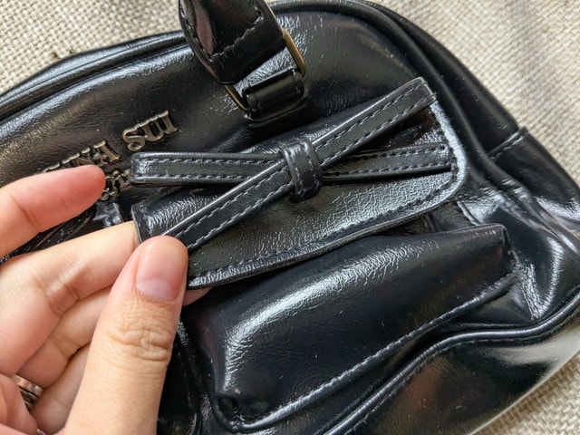 ANNASUIボストンバッグポケットのリボン