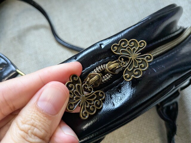 ANNASUIボストンバッグ蝶のダブルファスナー