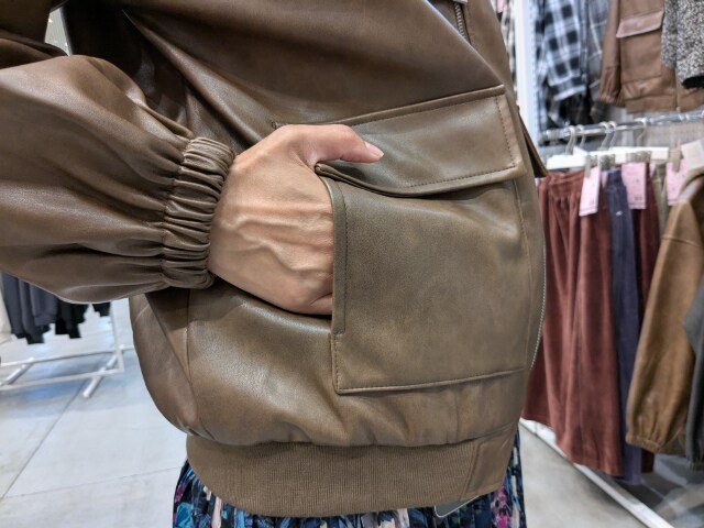 フェイクレザーファーウォームブルゾンのポケットバリエーション