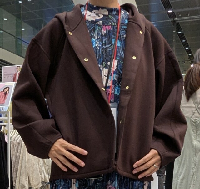 フード付きの丸みシルエットブルゾン