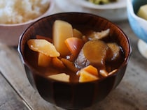 【具だくさん味噌汁×冷めたおにぎり】で美と健康を底上げ