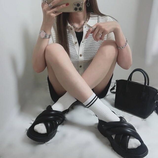 GU「透かし編みニットシャツ(半袖)」 