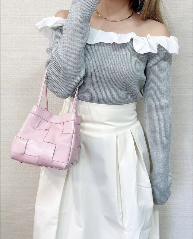 オフショルニット