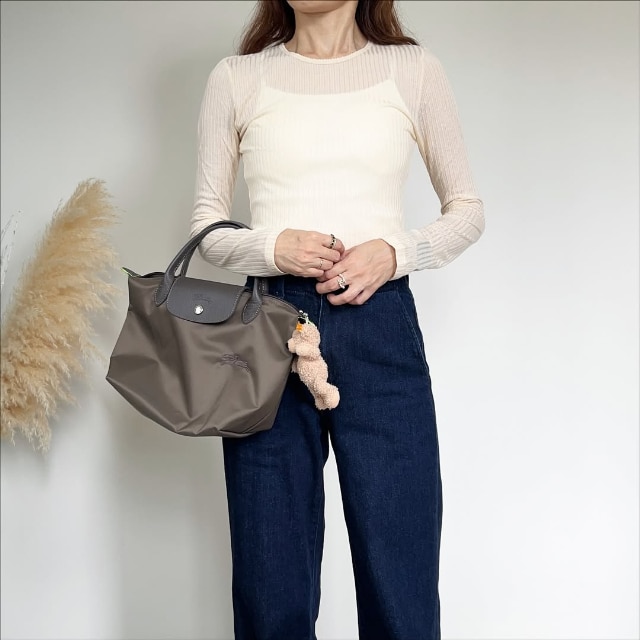 白のヒートテックカシミヤブレンドポインテールTを着用したコーデ