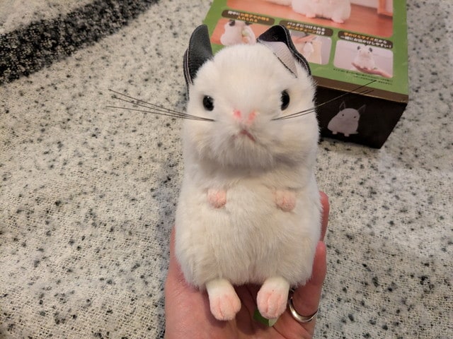 吉徳のチンチラぬいぐるみポーチの正面アップ