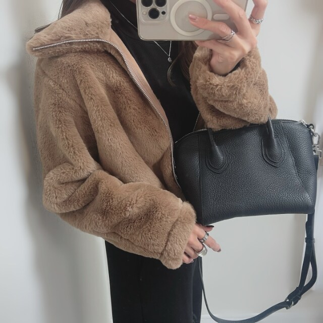 フラッフィーブルゾンを着たコーデ