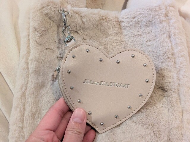 JILL by JILL STUARTのハート型ポーチチャームのアップ